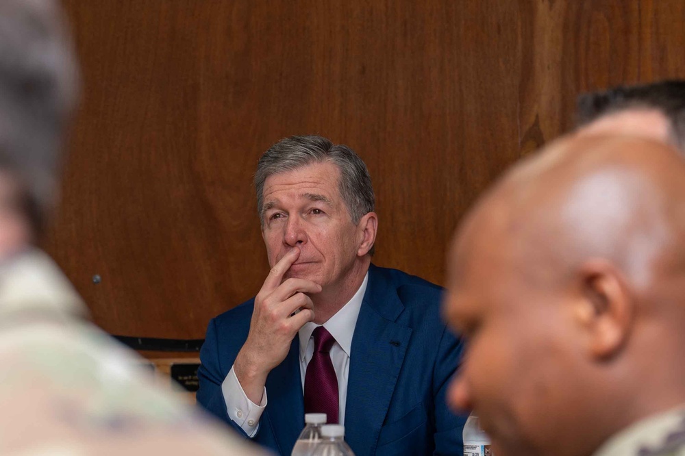 Governor Cooper Arrives at SJAFB