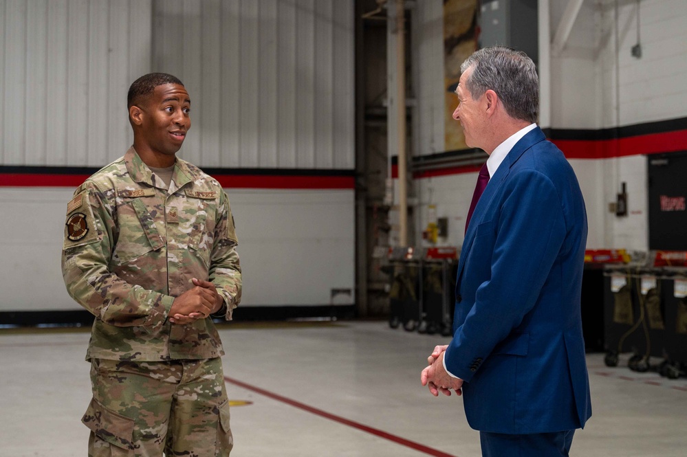 Governor Cooper Arrives at SJAFB