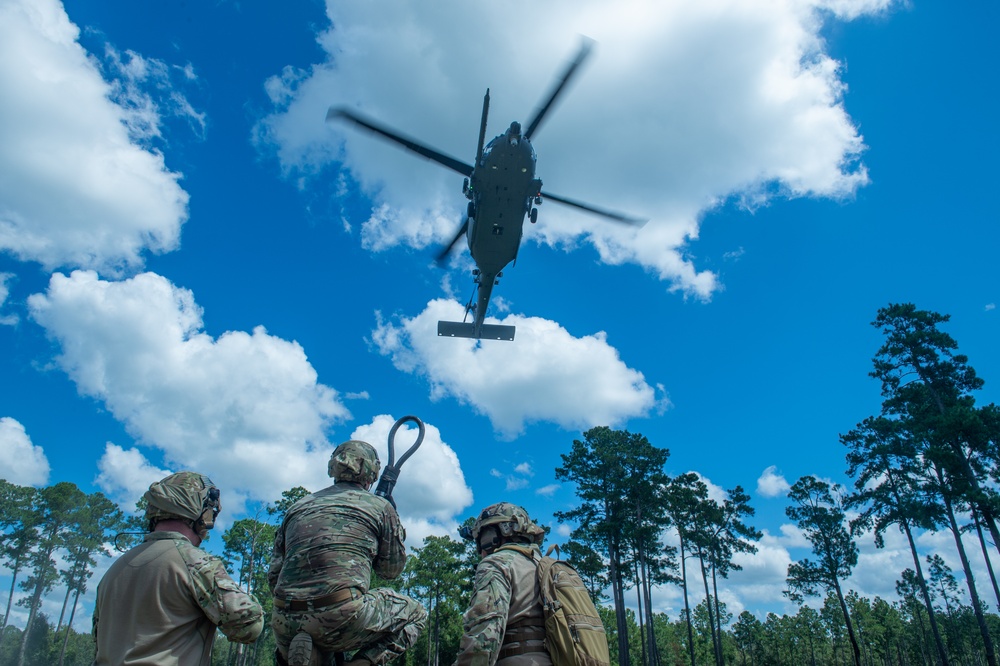 Team Moody conducts HH-60W sling load training