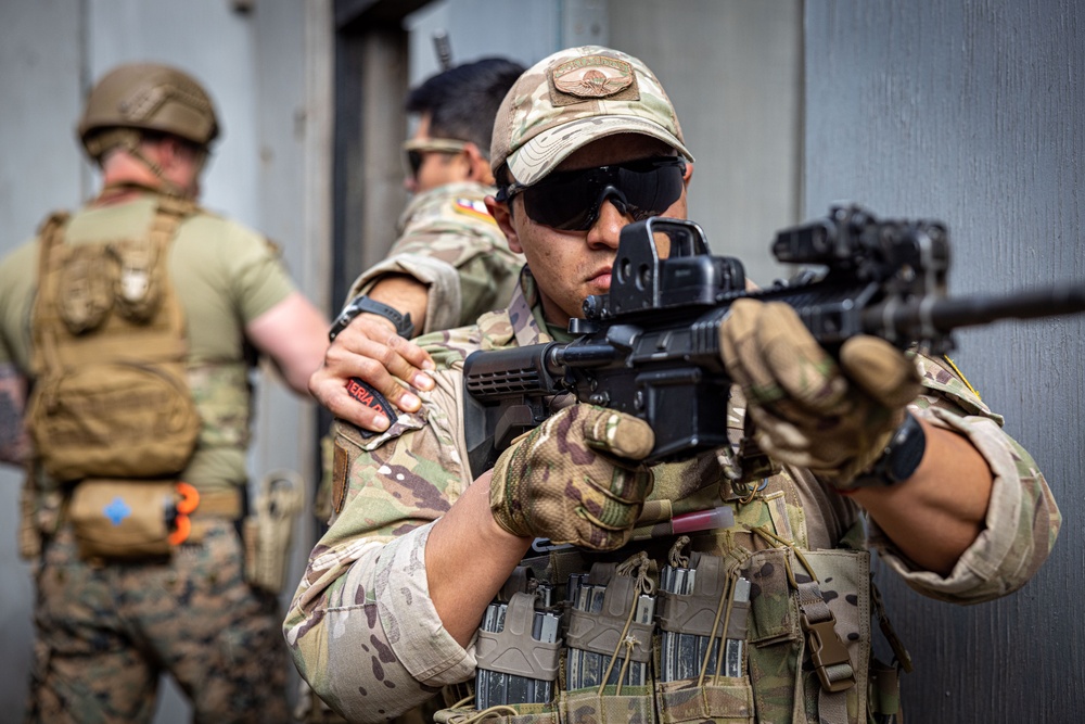 Chilean Naval Special Forces conduct room clearing and short bay drills with U.S. Marines and partner nations during Exercise UNITAS LXV