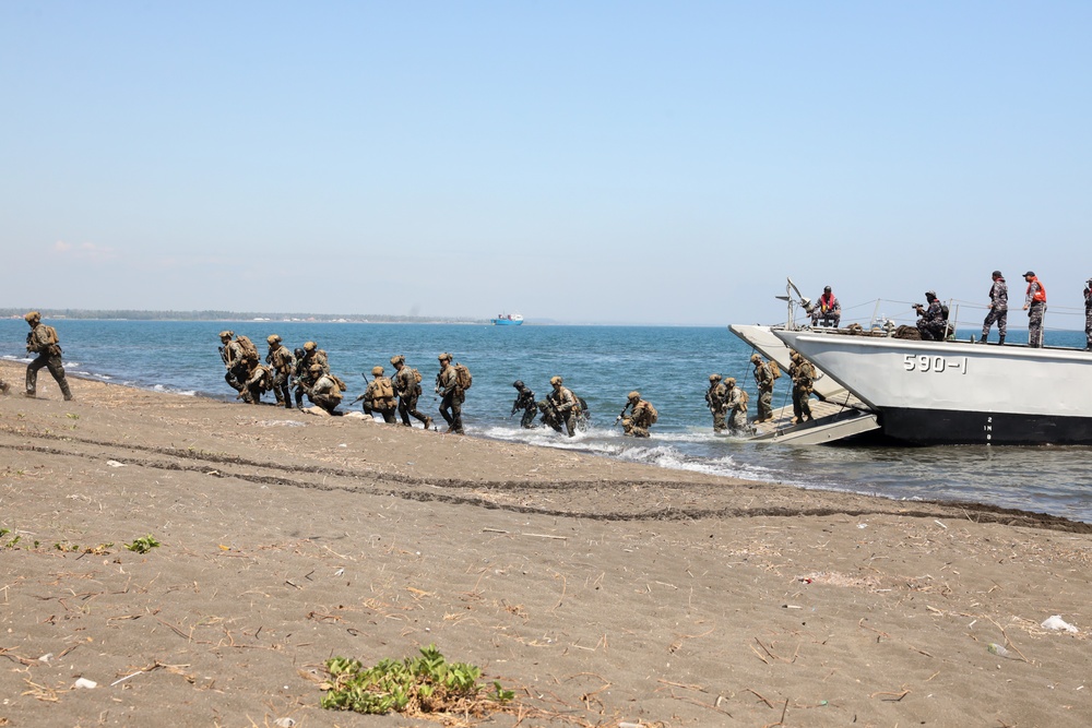 1st Bn., 1st Marines participates in amphibious assault exercise during Super Garuda Shield 2024