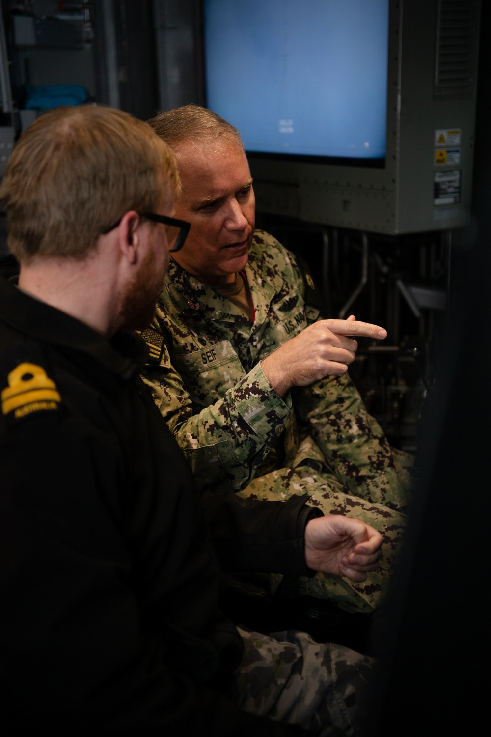 USS Hawaii Conducts Distinguished Guest Tours at HMAS Stirling