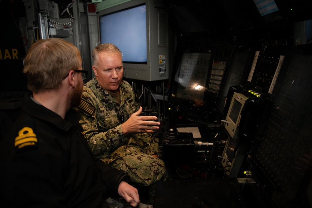 USS Hawaii Conducts Distinguished Guest Tours at HMAS Stirling