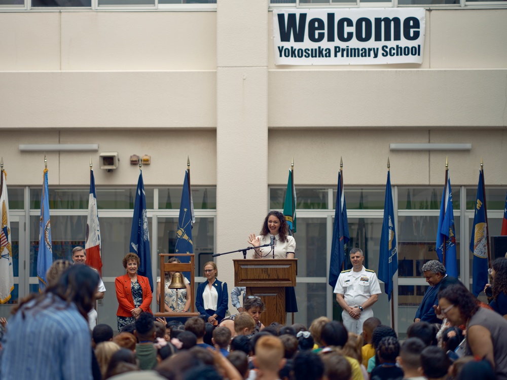 Ambassador to Japan Visits Yokosuka Primary School