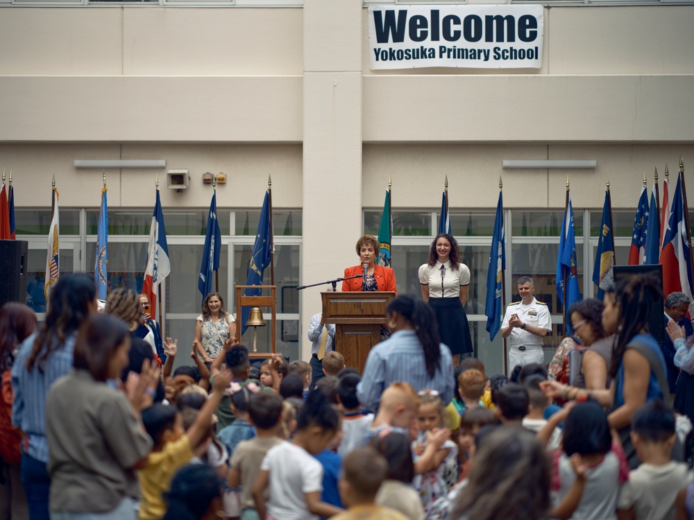 Ambassador to Japan Visits Yokosuka Primary School