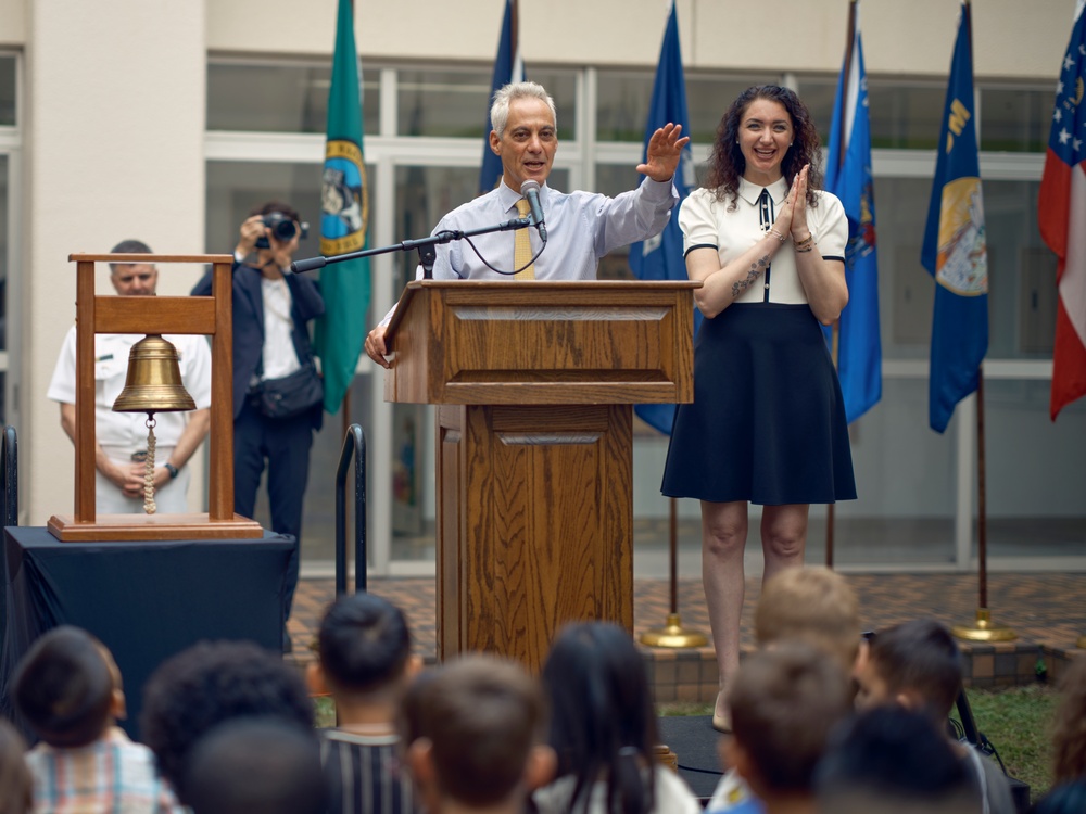 Ambassador to Japan Visits Yokosuka Primary School