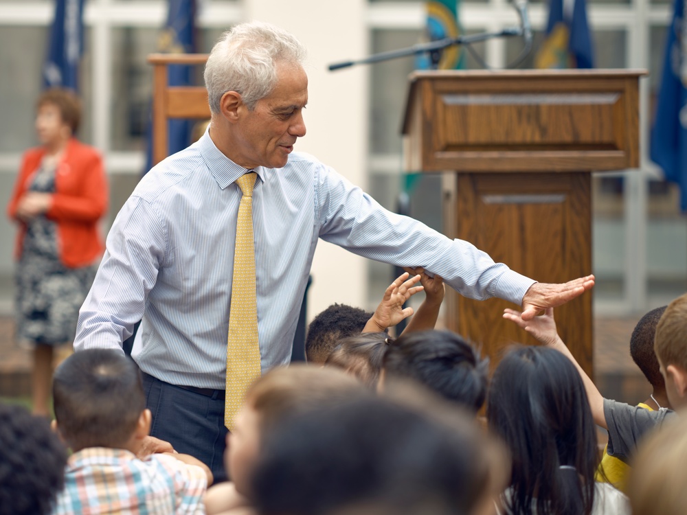 Ambassador to Japan Visits Yokosuka Primary School