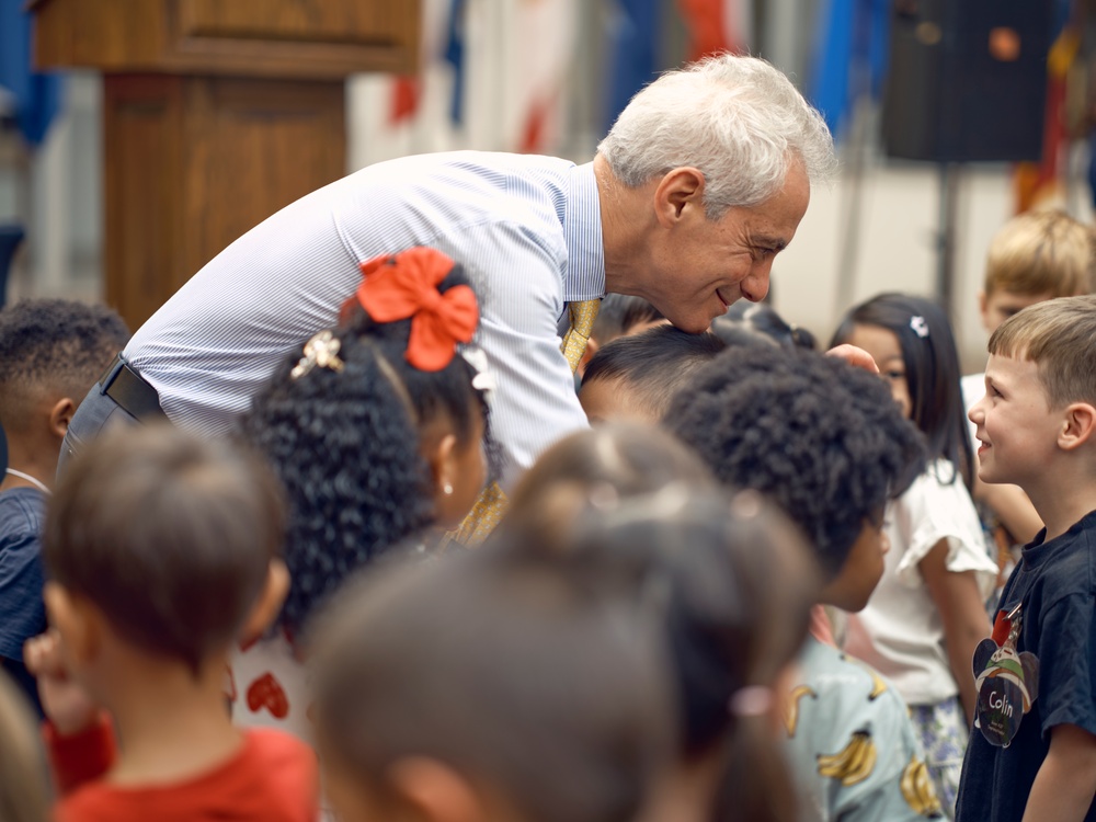 Ambassador to Japan Visits Yokosuka Primary School