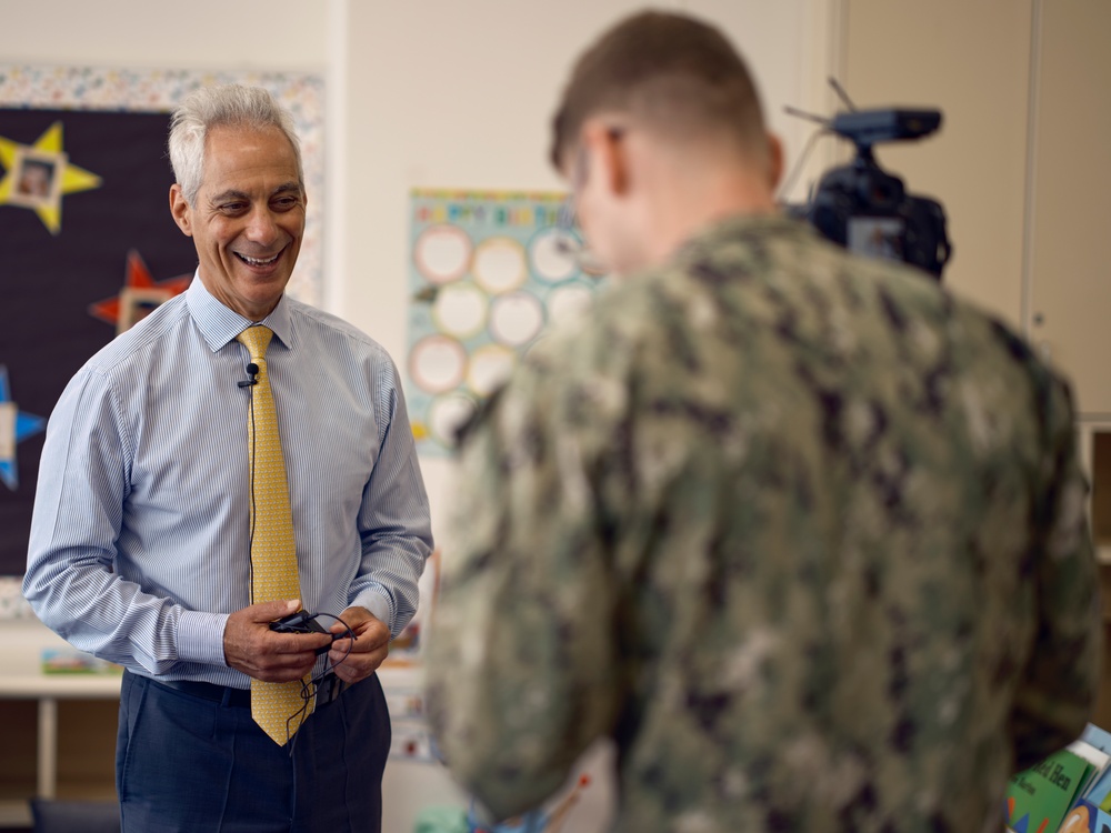 Ambassador to Japan Visits Yokosuka Primary School