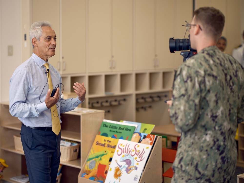 Ambassador to Japan Visits Yokosuka Primary School