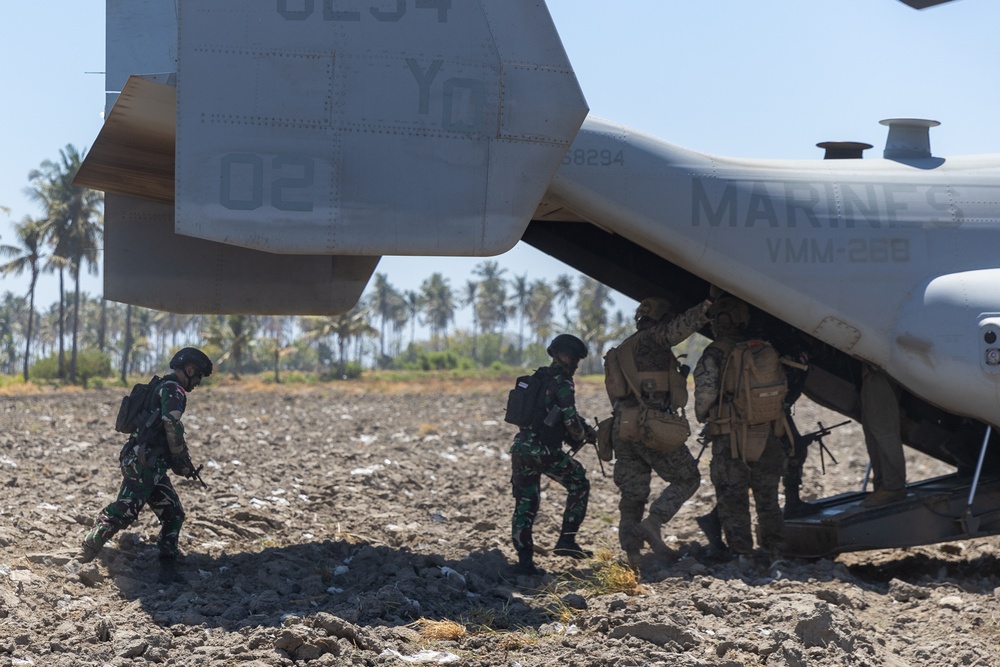 1st Bn., 1st Marines participates in amphibious assault exercise with Indonesian National Armed Forces service members during Super Garuda Shield 2024