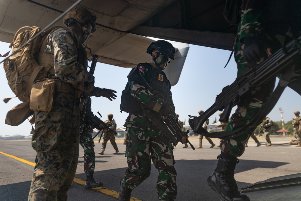 1st Bn., 1st Marines participates in amphibious assault exercise with Indonesian National Armed Forces service members during Super Garuda Shield 2024