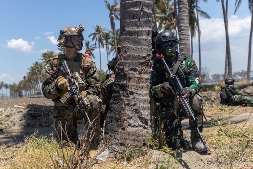 1st Bn., 1st Marines participates in amphibious assault exercise with Indonesian National Armed Forces service members during Super Garuda Shield 2024