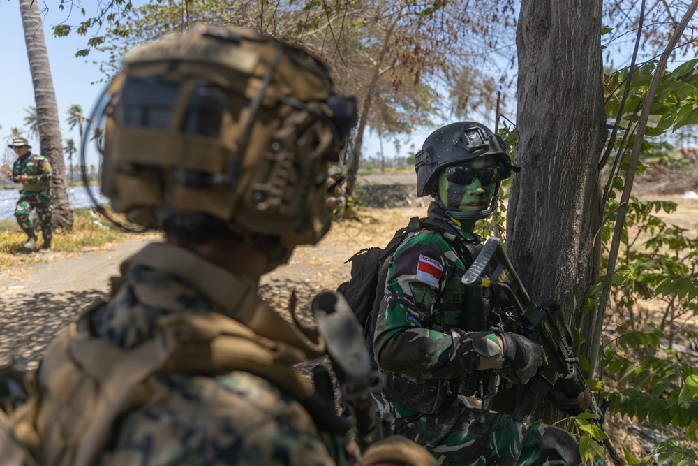 1st Bn., 1st Marines participates in amphibious assault exercise with Indonesian National Armed Forces service members during Super Garuda Shield 2024