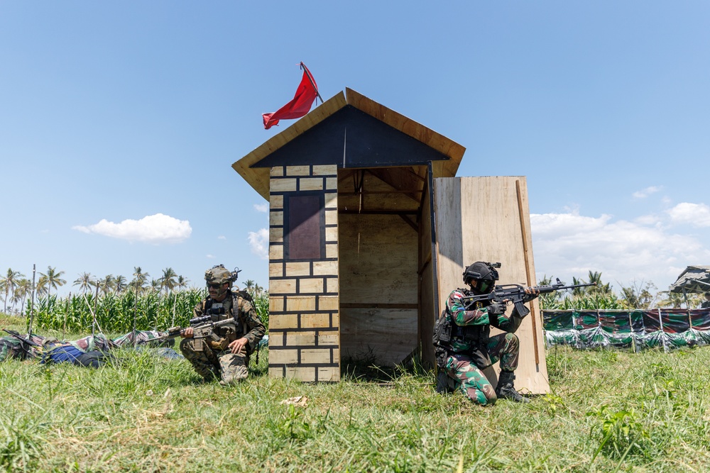 1st Bn., 1st Marines participates in amphibious assault exercise with Indonesian National Armed Forces service members during Super Garuda Shield 2024