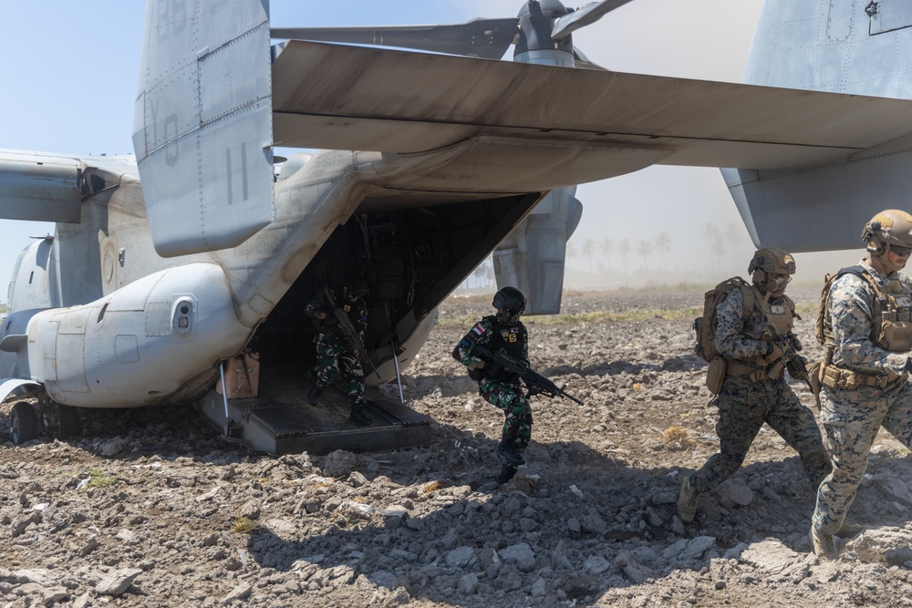 1st Bn., 1st Marines participates in amphibious assault exercise with Indonesian National Armed Forces service members during Super Garuda Shield 2024