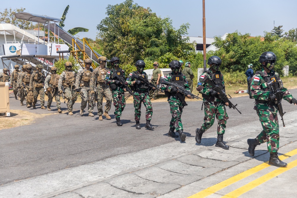 1st Bn., 1st Marines participates in amphibious assault exercise with Indonesian National Armed Forces service members during Super Garuda Shield 2024