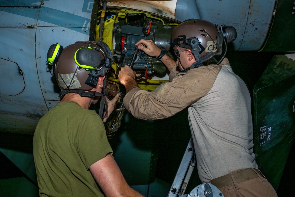 VMM 164 REIN Night Shift Performs Maintenance