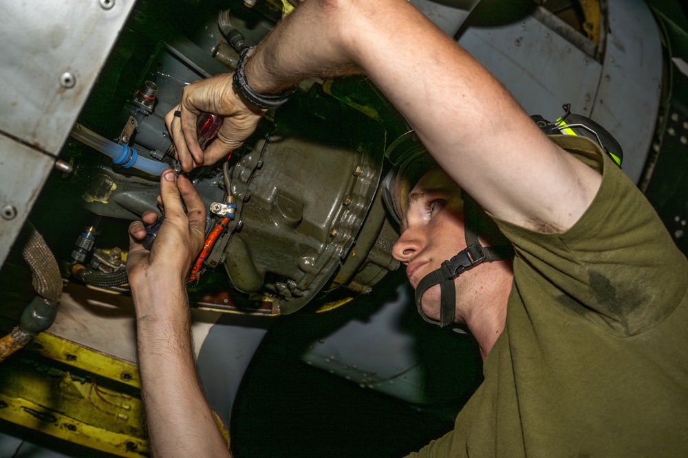 VMM 164 REIN Night Shift Performs Maintenance