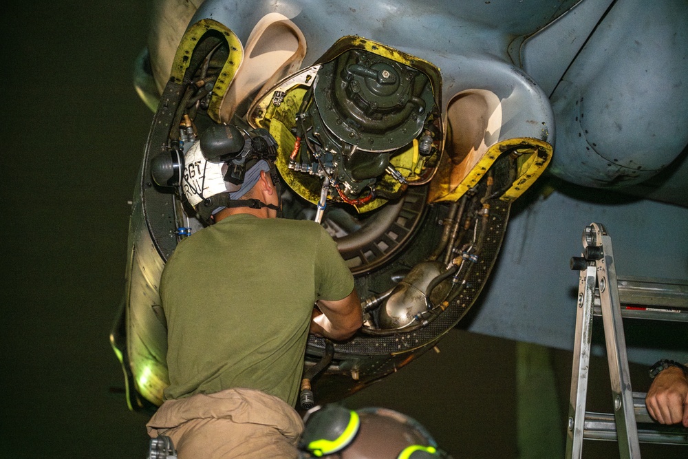 VMM 164 REIN Night Shift Performs Maintenance