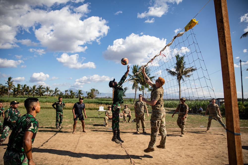 U.S. Army Soldiers from the 610th Engineer Support Company, 864th Engineer Battalion, play volleyball with members of the Indonesian National Armed Forces during Super Garuda Shield 2024