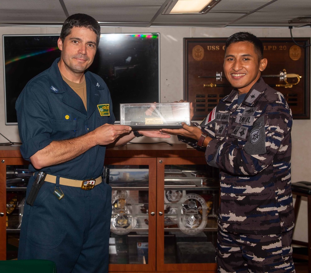 USS Green Bay conducts gift Exchange with Indonesian Partners