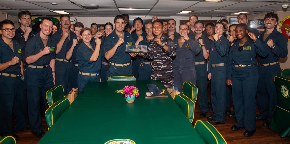 USS Green Bay conducts gift Exchange with Indonesian Partners