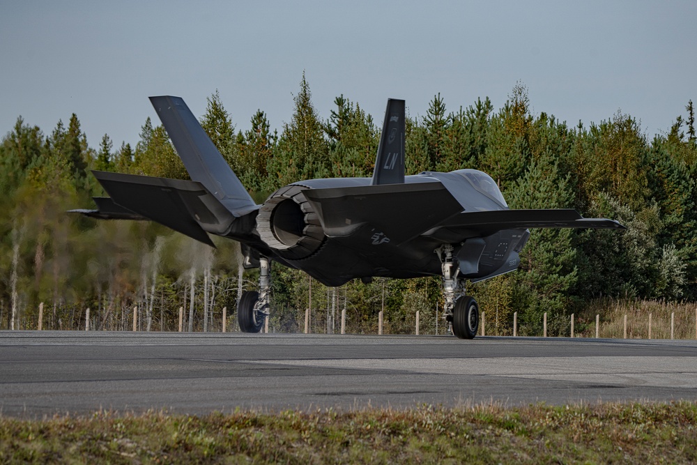 U.S. Air Force F-35 Lightning II makes historic first on highway in Finland