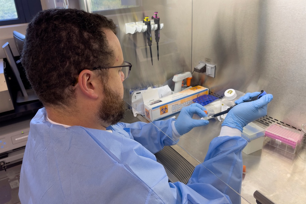 NMRC Combat Wounds Lab Prepares Skin Cells for Early-Stage Testing