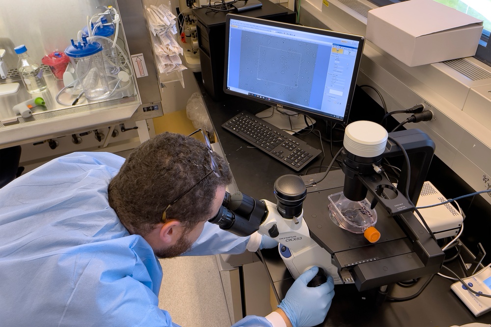 NMRC Combat Wounds Lab Prepares Skin Cells for Early-Stage Testing