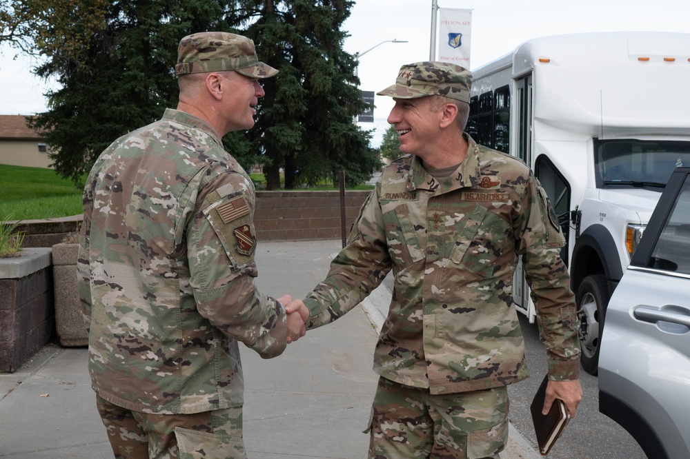 Lt. Gen. Cunningham visits with Team Eielson