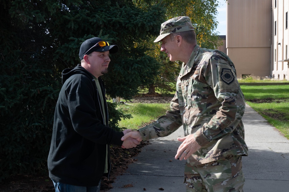 Lt. Gen. Cunningham visits with Team Eielson