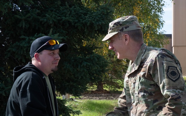 Lt. Gen. Cunningham visits with Team Eielson