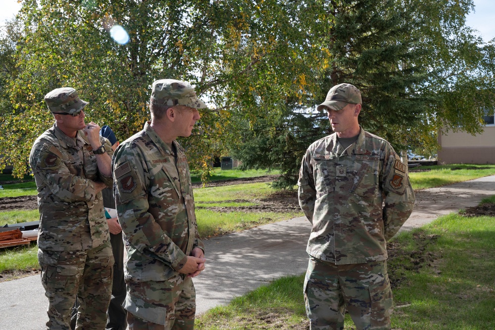 Lt. Gen. Cunningham visits with Team Eielson