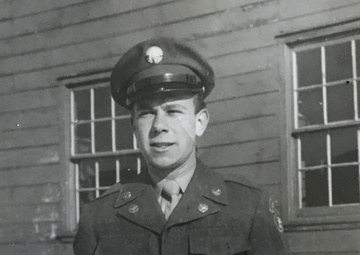Separated by time: US veteran, German native meet through airlift supplies