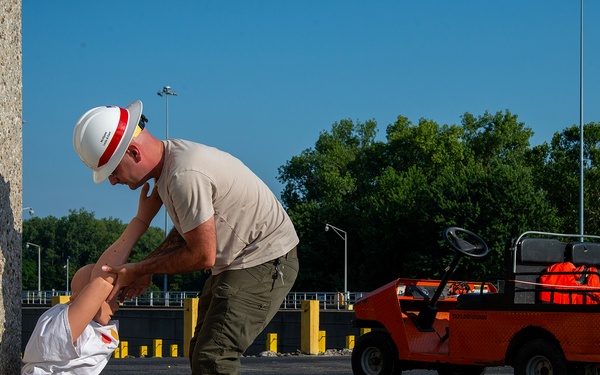 USACE partners with USCG to conduct security drills at McAlpine Locks and Dam