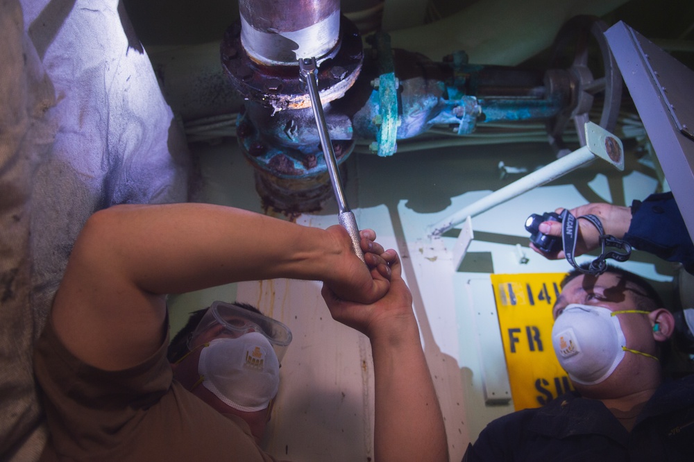 USS Ronald Reagan (CVN 76) Sailors perform repairs aboard USS Turner Joy (DD 951)