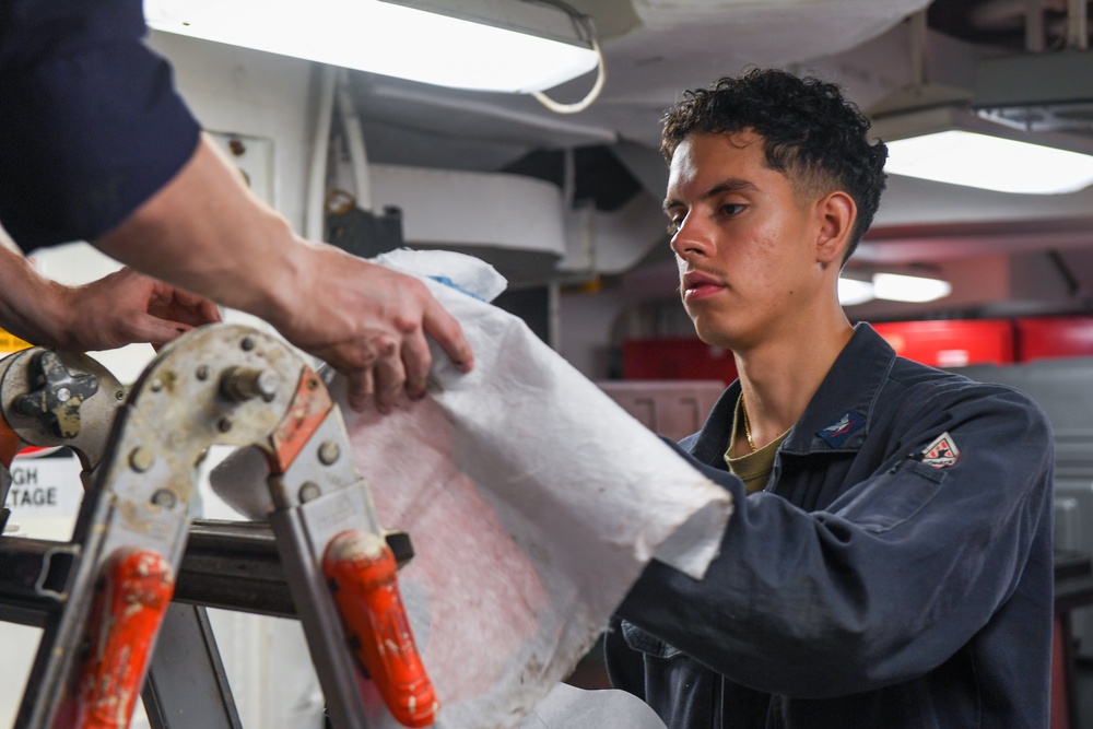 USS Ronald Reagan (CVN 76) Sailors conduct corrective maintenance