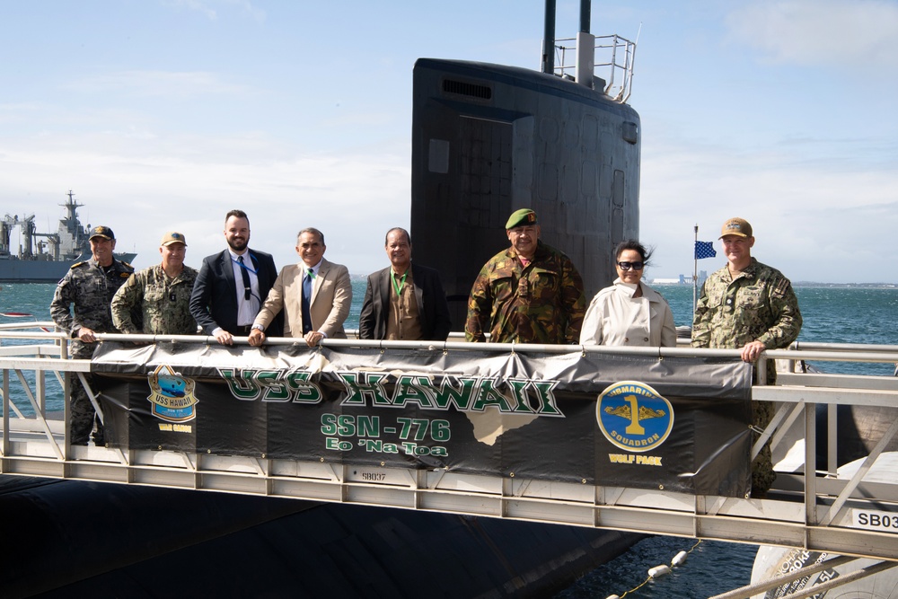 USS Hawaii Conducts Distinguished International Guest Tours At HMAS Stirling