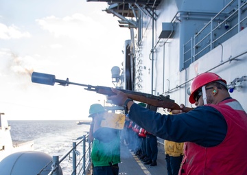 SY 24 |Boxer, HMNZS conduct UNREP