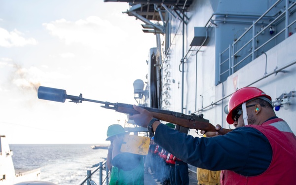 SY 24 |Boxer, HMNZS conduct UNREP