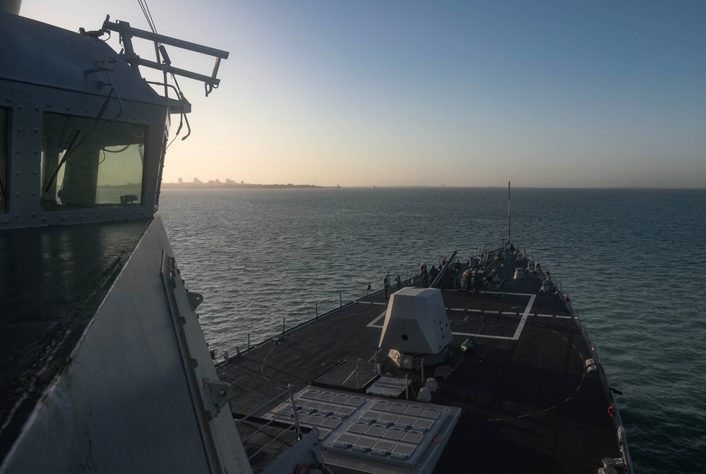 USS Dewey (DDG 105) Arrives in Darwin, Australia