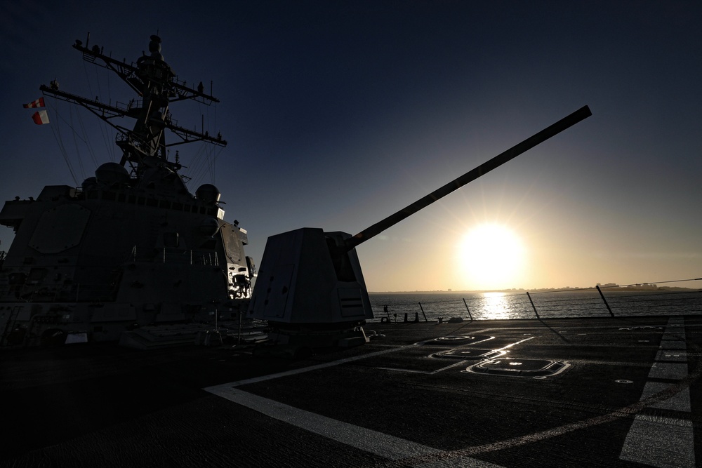 USS Dewey (DDG 105) Arrives in Darwin, Australia