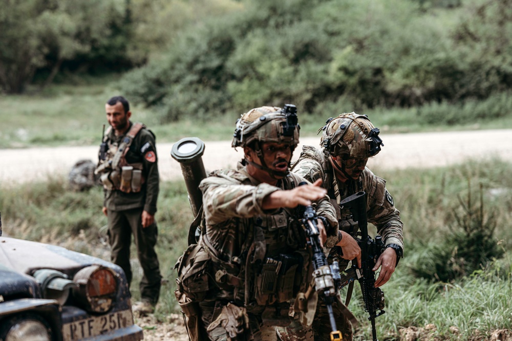 Soldiers Hold Their Ground During Saber Junction Exercise