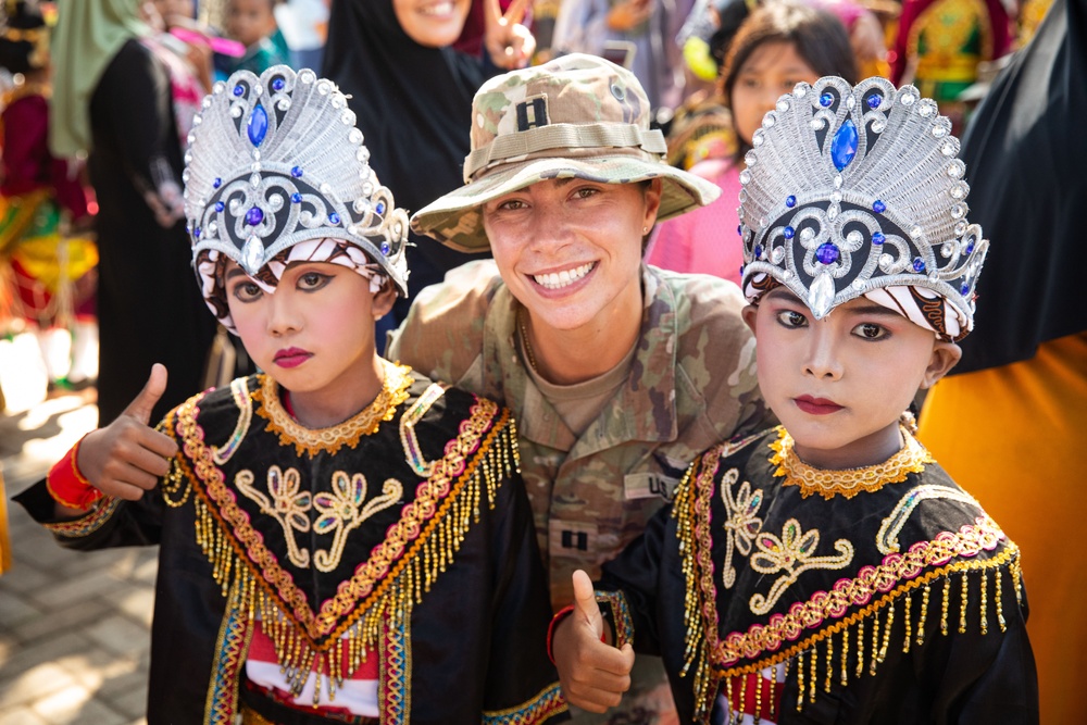 U.S. Army Capt. Jacqueline Krawiec, aide to New Zealand Army Col. Paul Hayward, deputy commander of interoperability of the 25th Infantry Division, with children from Palangan, Indonesia, during Super Garuda Shield, Sept. 5, 2024