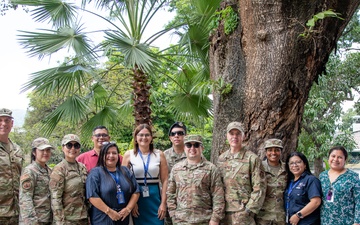 US service members provide medical care for El Salvadoran citizens in AMISTAD campaign