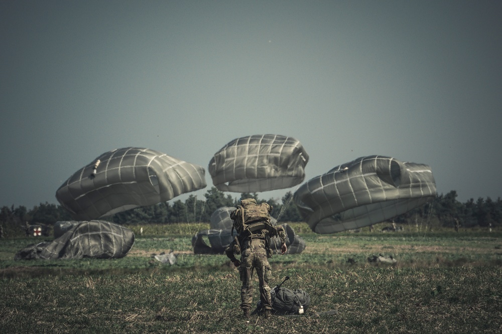 Sky Soldiers Conduct Airborne Operation During Saber Junction 24