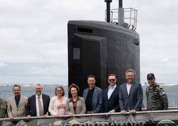 USS Hawaii Conducts Distinguished Guest Tours At HMAS Stirling