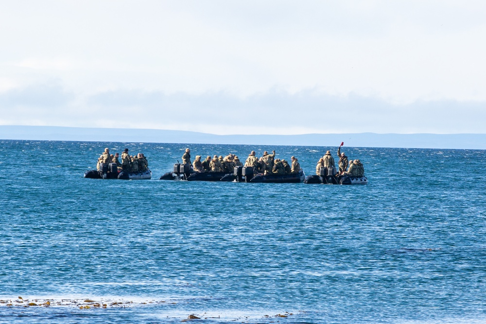 Chilean, U.S. Marines conduct small boat training during UNITAS LXV