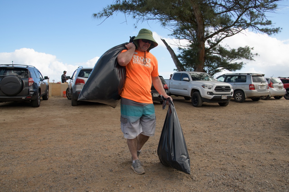 Army and Local Volunteers Unite for Mokule‘ia Beach Clean-Up